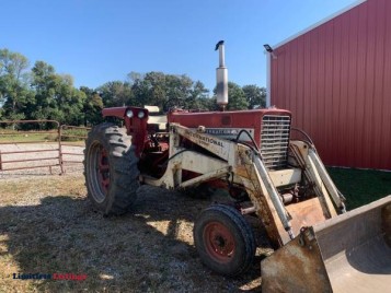 IH 656 with loader - (Bricelyn, MN)