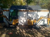 Mini excavator / Backhoe / Almost new, 1 hour - (Peoria)