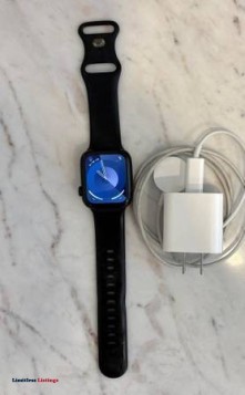 Apple Watch SE 44mm 2nd gen - (U CITY)